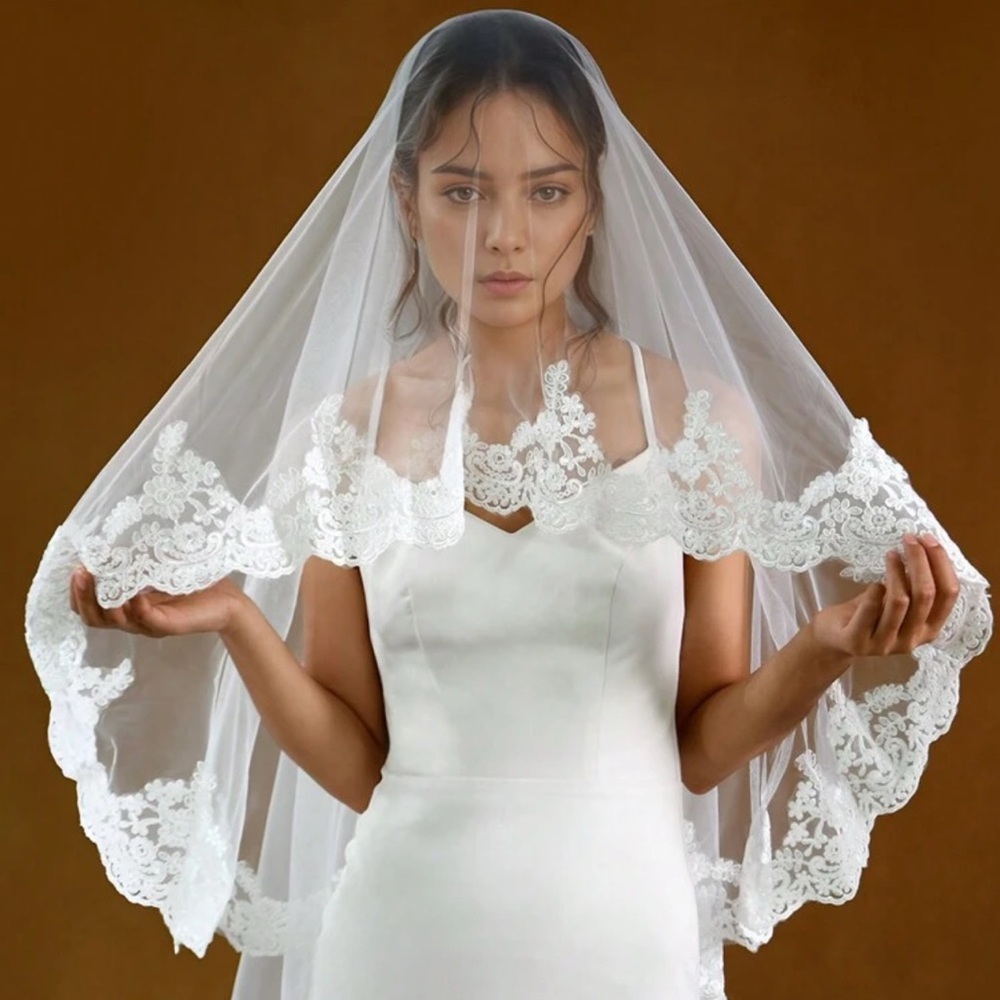 Elegant Long Dreamy White Lace Bridal Veil